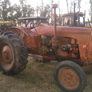 Tractor Fiat Superson 55, con toma de fuerza y cubiertas seminuevas. Motor con pocas horas de reparado.