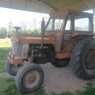 MASSEY FERGUSON 1078 CON CABINA, DIRECCION Y DOBLO COMANDO HIDRAULICO, DE CHACRA MUY BUENO.