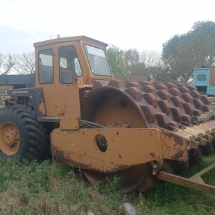 COMPACTADOR VIVRADOR DINAPAC, DE 2,50 DE ANCHO DE TRABAJO CON MOTOR PERKINS 6, TRANSMICION A REPARAR.