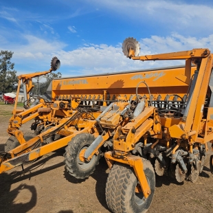 2 AGROMETAL MXY DE 27 A 17,5 CON FERTILIZACION SIMPLE Y CAJONES ALFALFEROS, AMBAS MUY BUENAS LISTAS PARA USAR. 