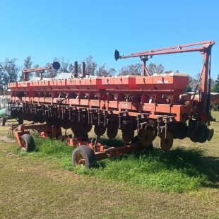 SEMBRADORA AUTOTRAILER METAR, DE 16 A 52 CON F. SIMPLE Y MONITOR AGROTAX.