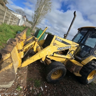 RETROPALA JOHN DEERE 310 D, CON CABINA CERRADA CON BRAZO RETRO EXTENSIBLE, TODO EN FUNCIONAMIENTO.