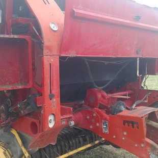 ROTOENFARDADORA NEW HOLLAND BR 780, CON MONITOR, APROXIMADAMENTE 20 MIL ROLLOS, EN FUNCIONAMIENTO.
