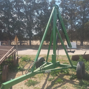 2 GRUAS PARA BOLSONES UNA MARCA DANCAR DE 2 TT CON CILINDRO TELESCOPICO, LA OTRA DE 1,5 TT. 