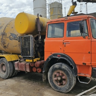 2 CAMIONES FIAT TATU 679 N, TRASMICION 6X4, UNO CON TROMPO HORMIGONERO ACCIONADO CON PERKINS 6  Y EL OTRO CHASIS SOLO. 