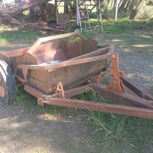 2 PALAS DE ARRASTRE DE 1 M3, UNA MARCA EL RANCHERO.
