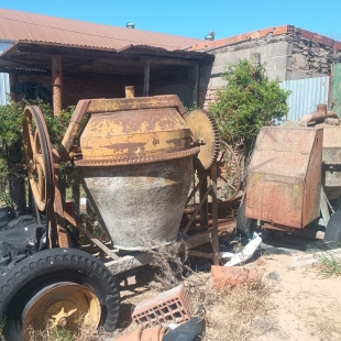 2 HORMIGONERAS TIPO TROMPO TRANSPORTABLES. 