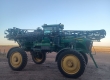 FUMIGADOR AUTOPROPULSADO JHON DEERE 4730 CON TANQUE DE 3.000. TROCHA VARIABLE Y 5.000 HS.