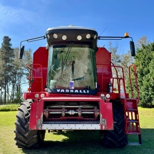 VASSALLI 1550 EHD AÑO 2002, RODADO EN 2023. EQUIPADA CON PILOTO TRIMBLE Y MONITOR DE RENDIMIENTO, MOTOR CUMINS DE 280 H.P. POST ENFRIADO.